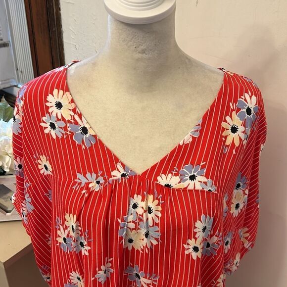 Madewell red white floral short sleeve V neckline blouse Size M New - Picture 3 of 11